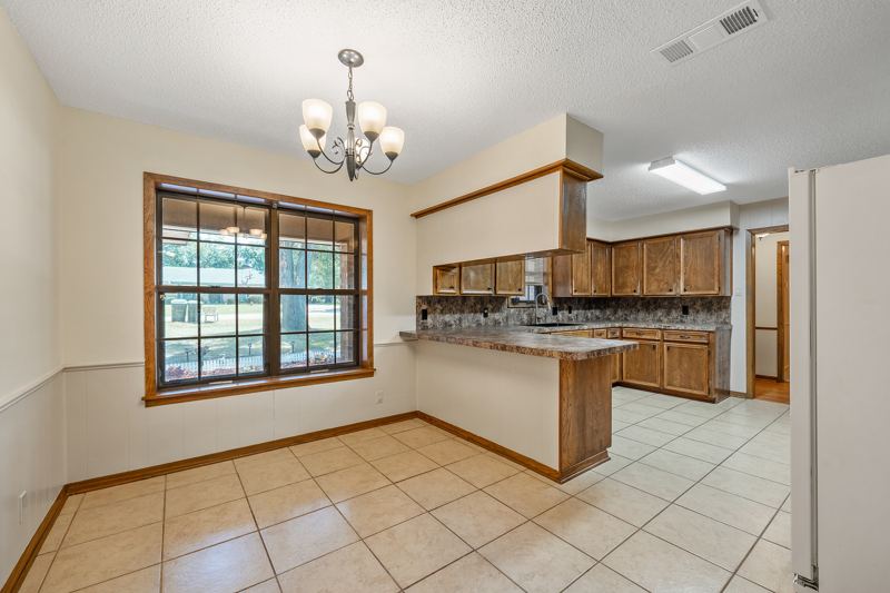 Dining area with built-ins
