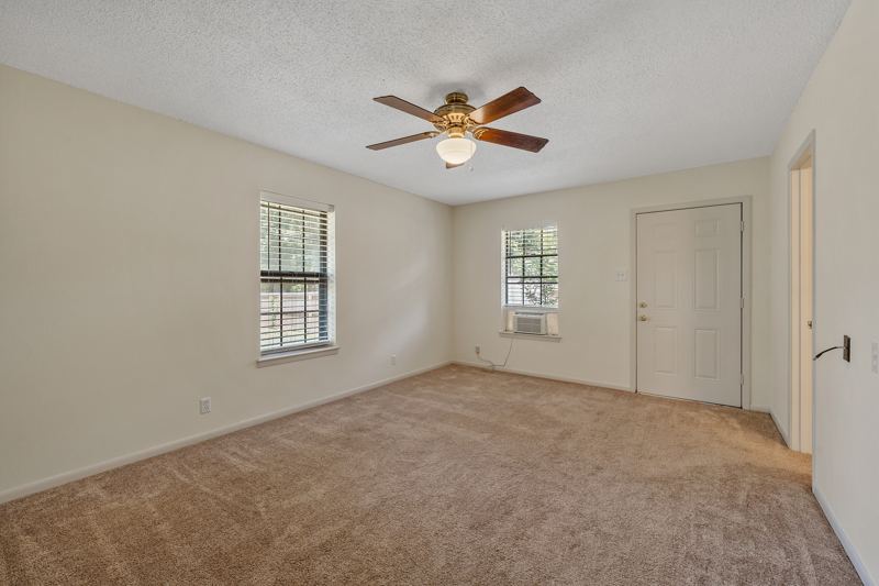 Second primary suite, 17'×22'
